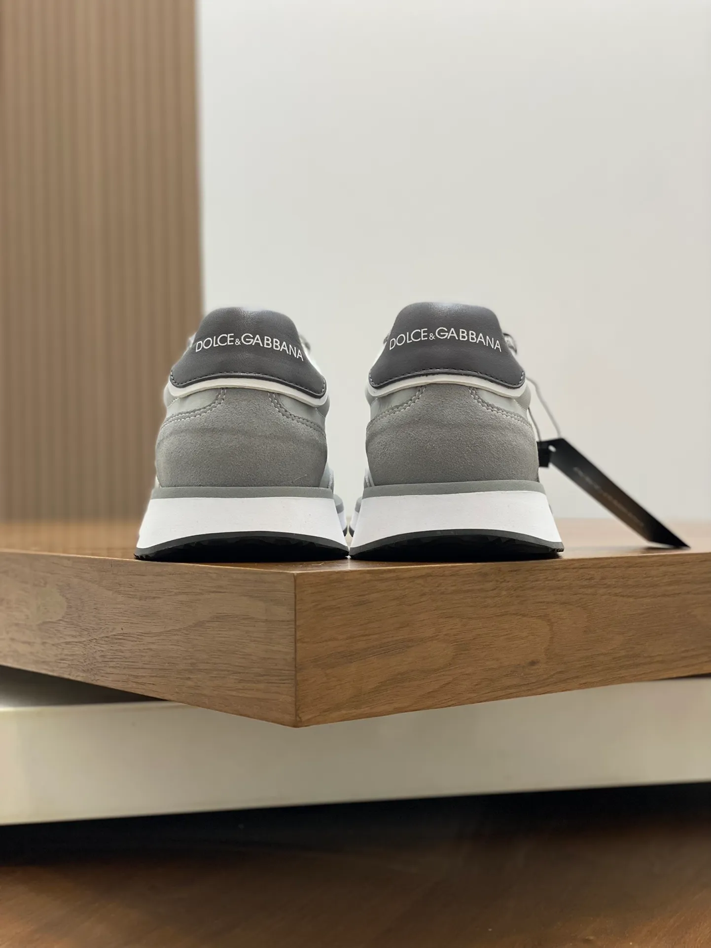 Factory price: 458💰••New products••Dolce&Gabbana••DG✔️High-end men's sports•casual shoes. Original goods from top counters. Original imported cowhide, multi-material splicing design ➕Imported cowhide lining, cowhide feet ➕Original T men's shoes 💰R elastic outsole.  Size: 39-44 (38, 45 customized)